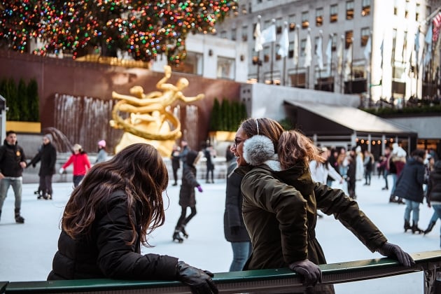 Skating and Breakfast with Santa is Holiday Magic on Ice!